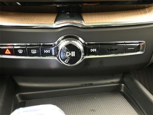 Used 2026 Volvo XC60 B5 Ultra w/ Protection Package Premier image 14