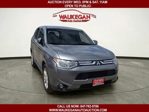 Used 2014 Mitsubishi Outlander SE FWD image 3