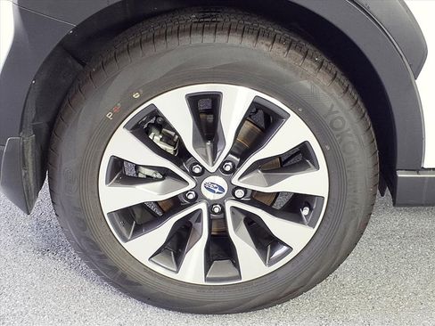 Certified 2025 Subaru Outback Limited image 4