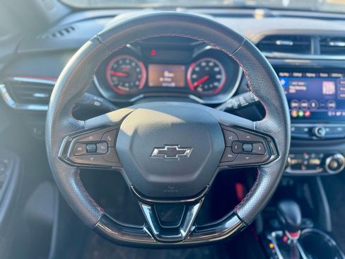 Used 2021 Chevrolet TrailBlazer RS w/ Technology Package image 16