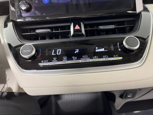 Used 2025 Toyota Corolla LE FWD image 28