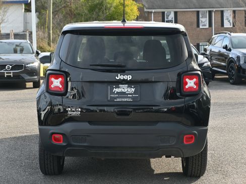 Used 2023 Jeep Renegade Latitude image 12