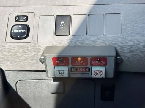 Used 2013 Toyota Sienna LE FWD image 33