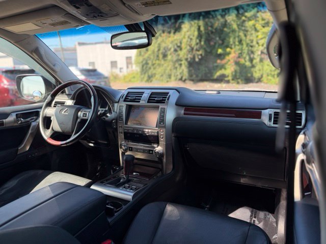 Used 2015 Lexus GX 460 w/ Premium Package AWD/4WD image 17