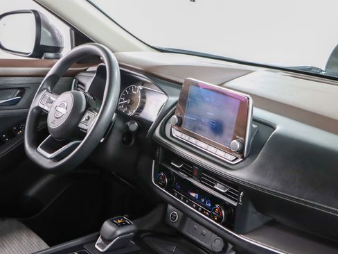 Used 2023 Nissan Rogue SV FWD image 25