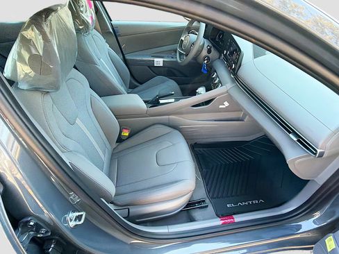 New 2026 Hyundai Elantra SE image 14