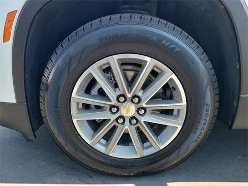 Used 2022 Chevrolet Traverse LT image 25