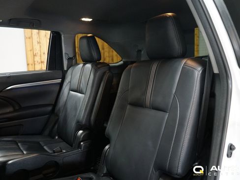Used 2018 Toyota Highlander XLE image 33