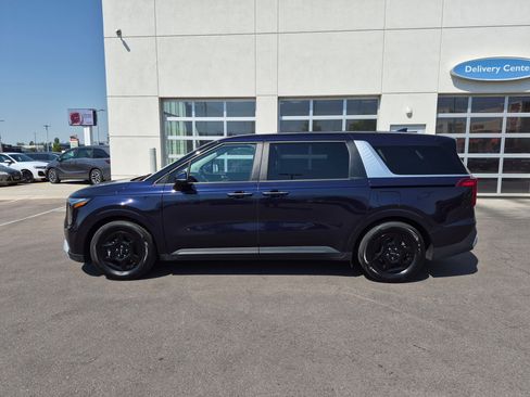 Used 2025 Kia Carnival FWD image 10