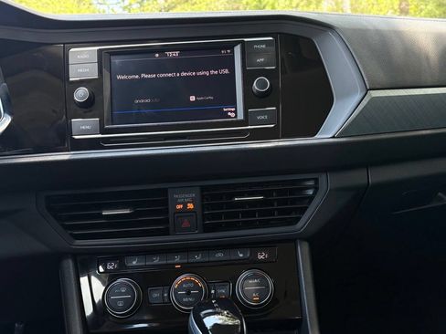 Used 2024 Volkswagen Jetta SE FWD image 19