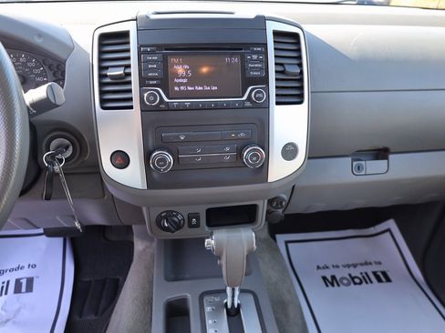 Used 2018 Nissan Frontier SV image 15