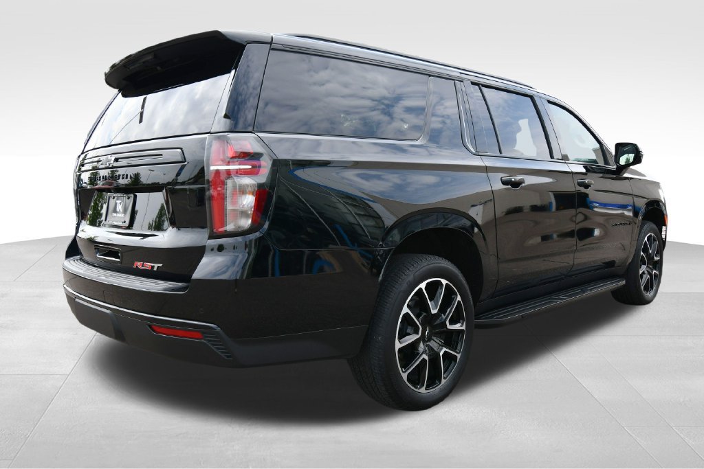Used 2024 Chevrolet Suburban RST w/ Luxury Package AWD/4WD image 8
