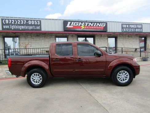 Used 2016 Nissan Frontier SV w/ SV Value Truck Package RWD image 5