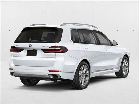 Used 2026 BMW X7 xDrive40i w/ M Sport Package AWD/4WD image 2