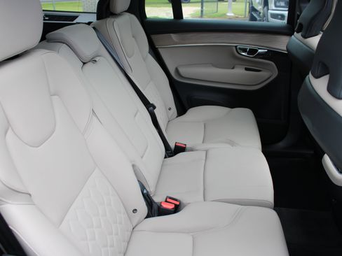 Used 2025 Volvo XC90 B6 Plus AWD/4WD image 17