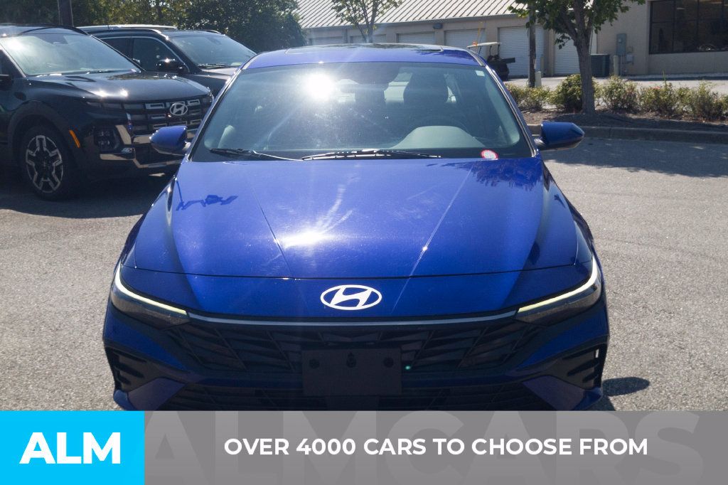 Certified 2025 Hyundai Elantra SEL FWD image 2