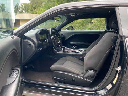 Used 2018 Dodge Challenger SXT RWD image 12