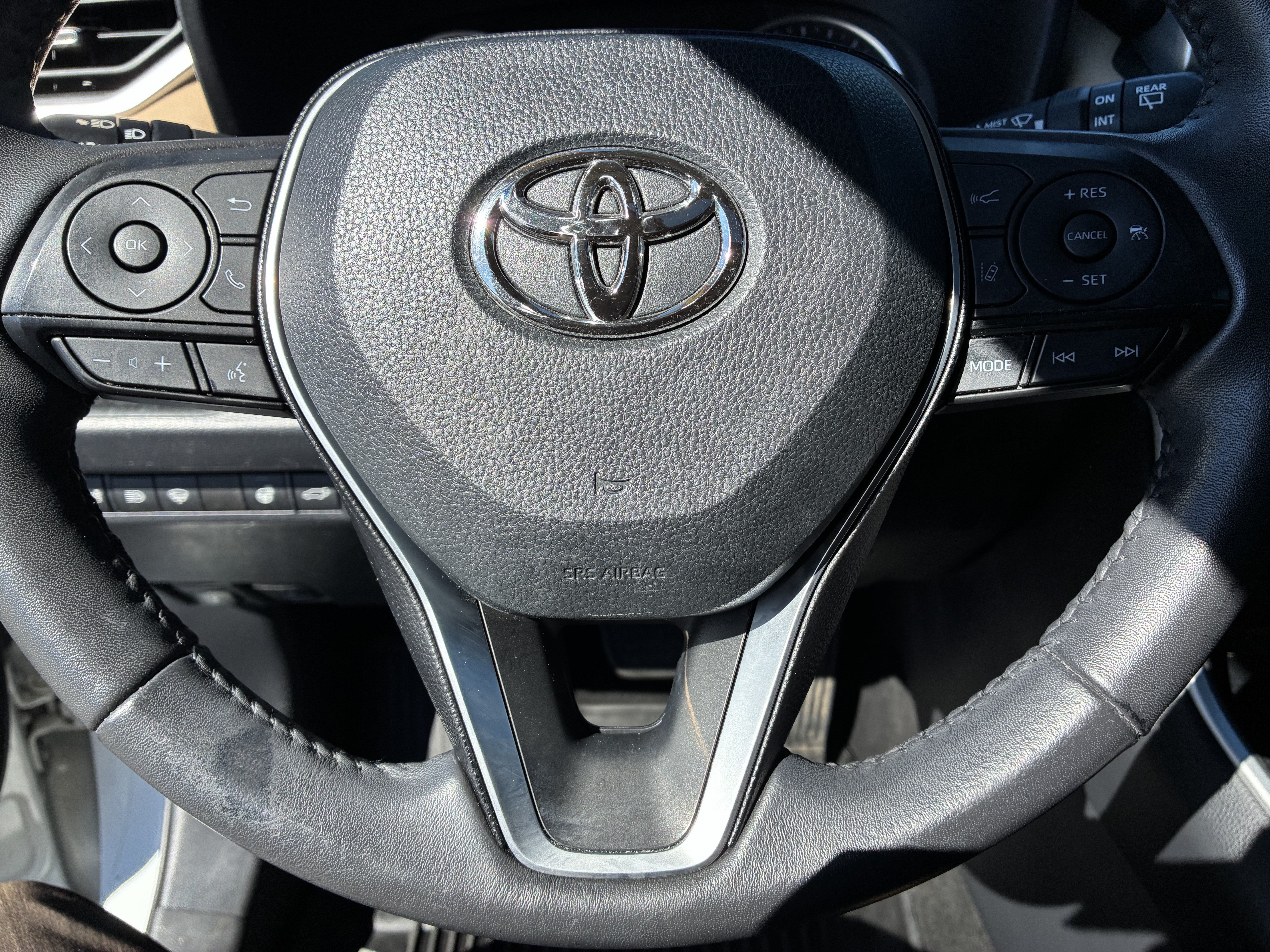 Used 2020 Toyota RAV4 XLE Premium FWD image 28
