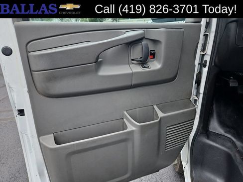 Used 2014 Chevrolet Express 2500 RWD image 23