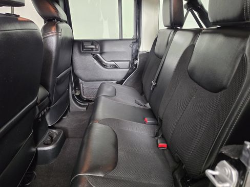 Used 2017 Jeep Wrangler Unlimited Sahara AWD/4WD image 25