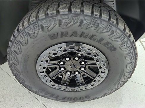 Used 2024 GMC Hummer EV 3X w/ Omega Edition image 56