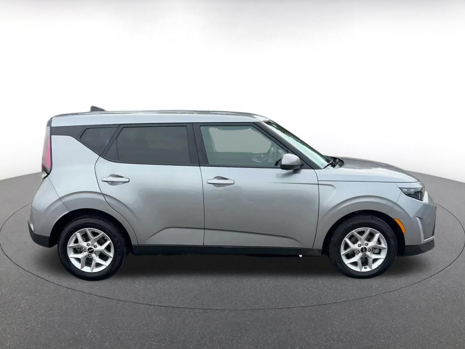 Used 2025 Kia Soul LX w/ LX Technology Package FWD image 15