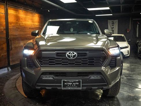 Used 2024 Toyota Tacoma TRD Off-Road w/ TRD Off Road Upgrade Package AWD/4WD image 4