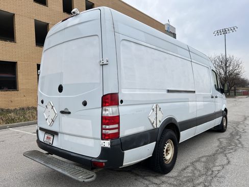 Used 2014 Mercedes-Benz Sprinter 2500 image 7