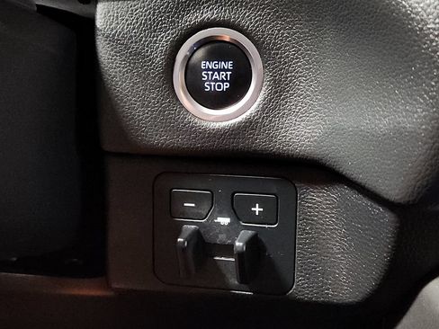 Used 2024 Toyota Tundra Limited AWD/4WD image 43