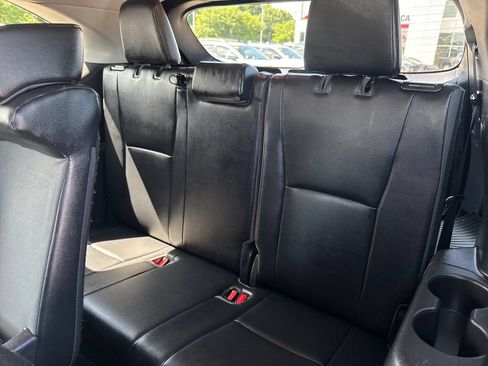 Used 2020 Toyota Highlander XLE AWD/4WD image 42