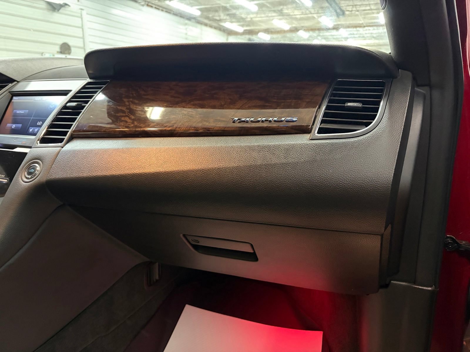 Used 2013 Ford Taurus Limited FWD image 27