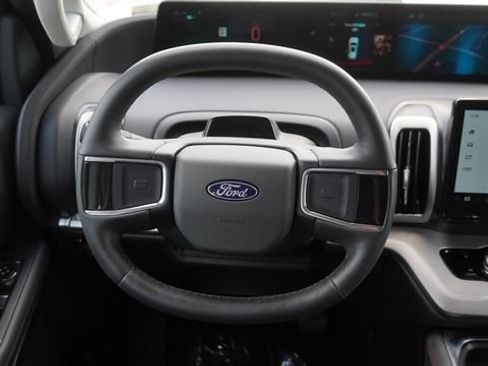 Used 2025 Ford Expedition Active AWD/4WD image 17