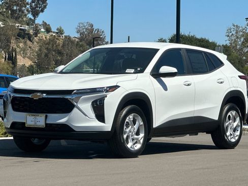 New 2026 Chevrolet Trax LS w/ LS Convenience Package FWD image 8