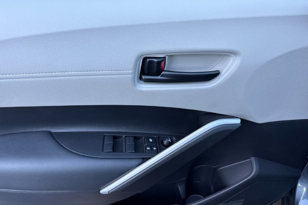 New 2026 Toyota Corolla Cross LE w/ Moonroof Package FWD image 8
