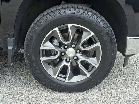 Used 2022 Chevrolet Silverado 1500 LT AWD/4WD image 11