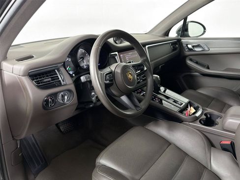 Certified 2023 Porsche Macan S AWD/4WD image 4