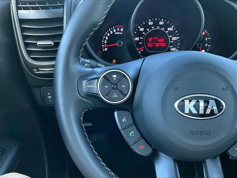 Used 2018 Kia Soul + FWD image 10