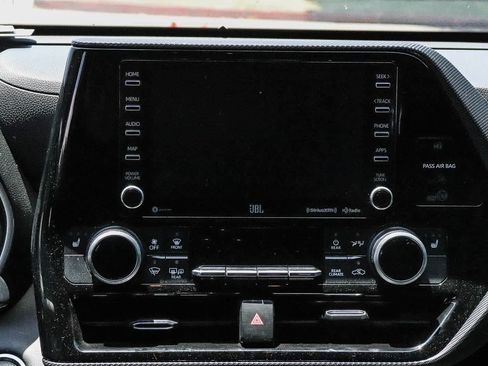 Used 2021 Toyota Highlander XSE FWD image 20