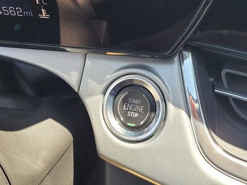 Used 2025 Chevrolet Trax LT w/ LT Convenience Package FWD image 18