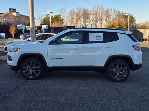 New 2026 Jeep Compass Latitude image 18