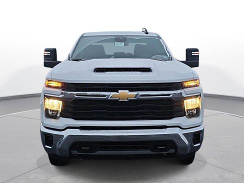 Used 2024 Chevrolet Silverado 2500 LT image 2