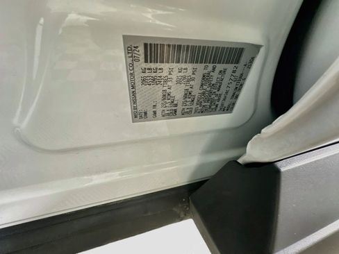 Used 2024 Nissan Rogue SV FWD image 12