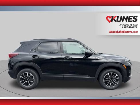Used 2025 Chevrolet TrailBlazer LT AWD/4WD image 3