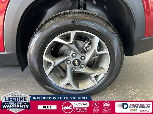 Used 2025 Chevrolet Trax LT FWD image 9