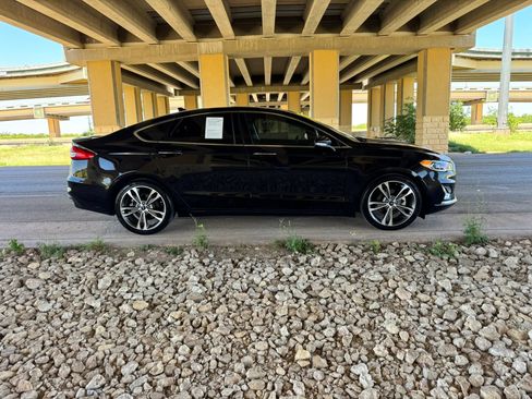 Used 2020 Ford Fusion Titanium AWD/4WD image 2
