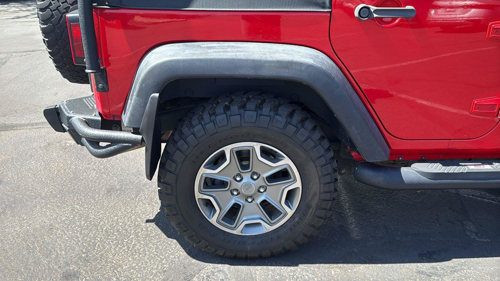 Used 2015 Jeep Wrangler Unlimited Rubicon w/ Max Tow Package AWD/4WD image 6