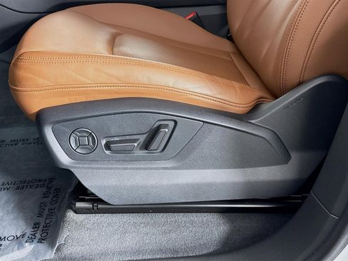 Used 2022 Audi Q8 Premium Plus image 23