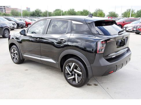 Certified 2025 Nissan Kicks SV image 5