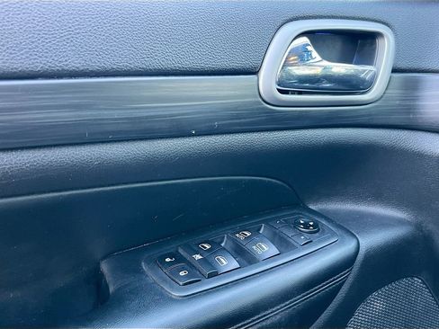 Used 2020 Jeep Grand Cherokee Laredo image 17