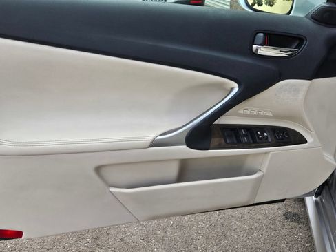 Used 2010 Lexus IS 250C RWD image 12
